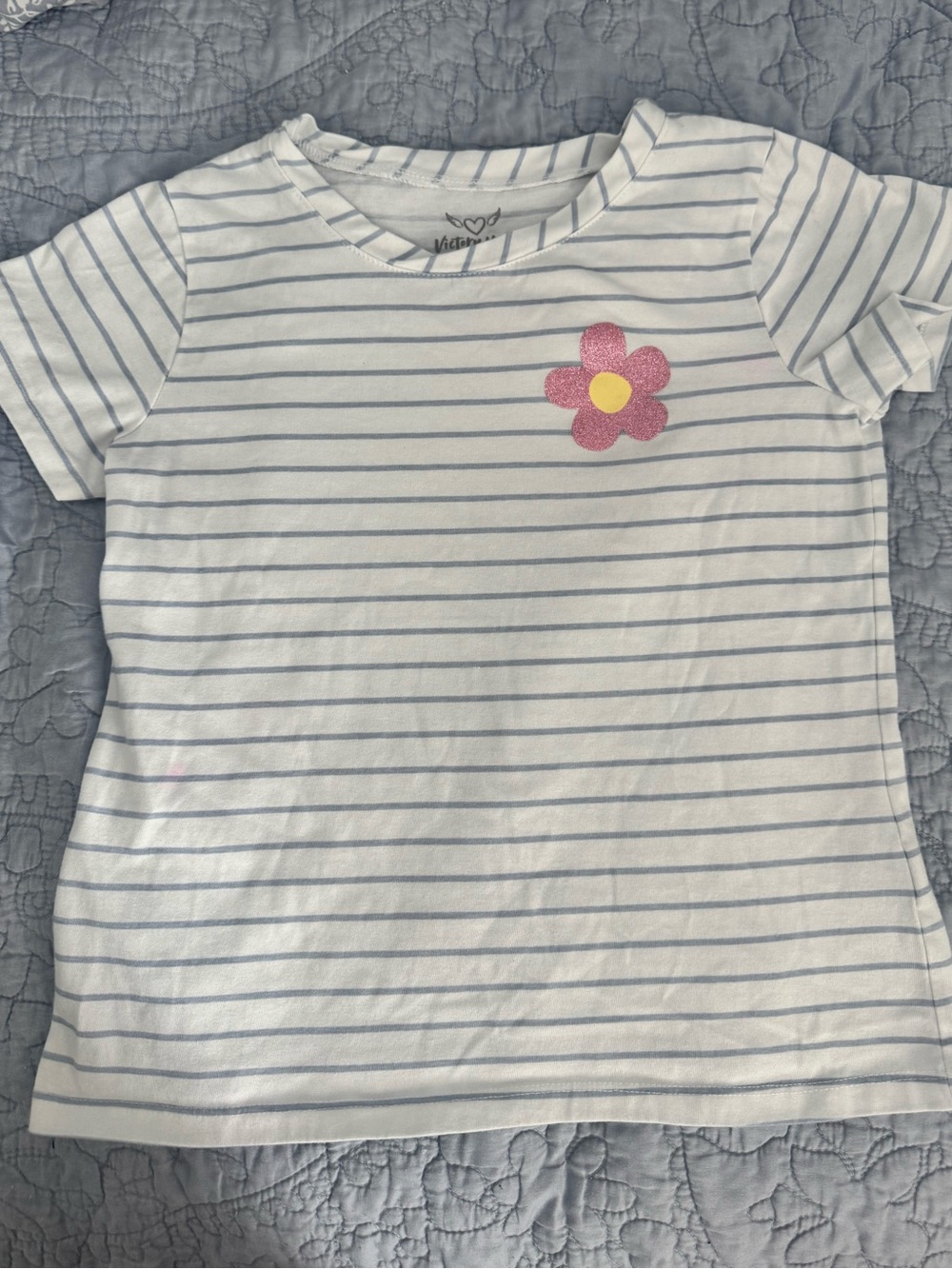 🔥3/$15 Girls' White & Light Blue Striped Tee with Pink Flower size 12 (large)